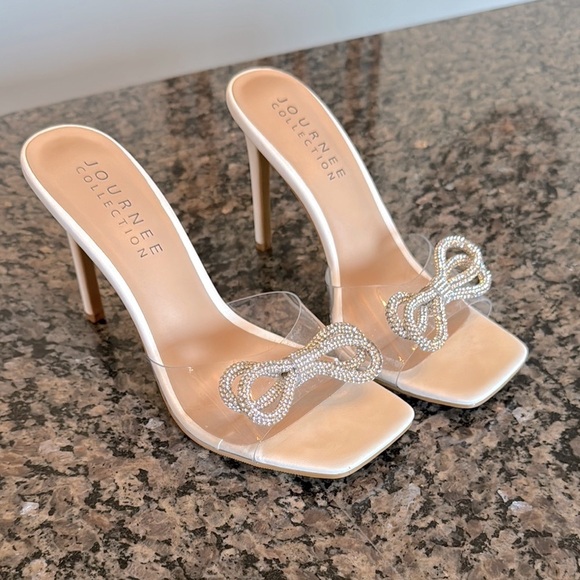 Journee Collection Shoes - Journee Collection Women's Cream white with silver bows Heeled Sandals NWOT 9
